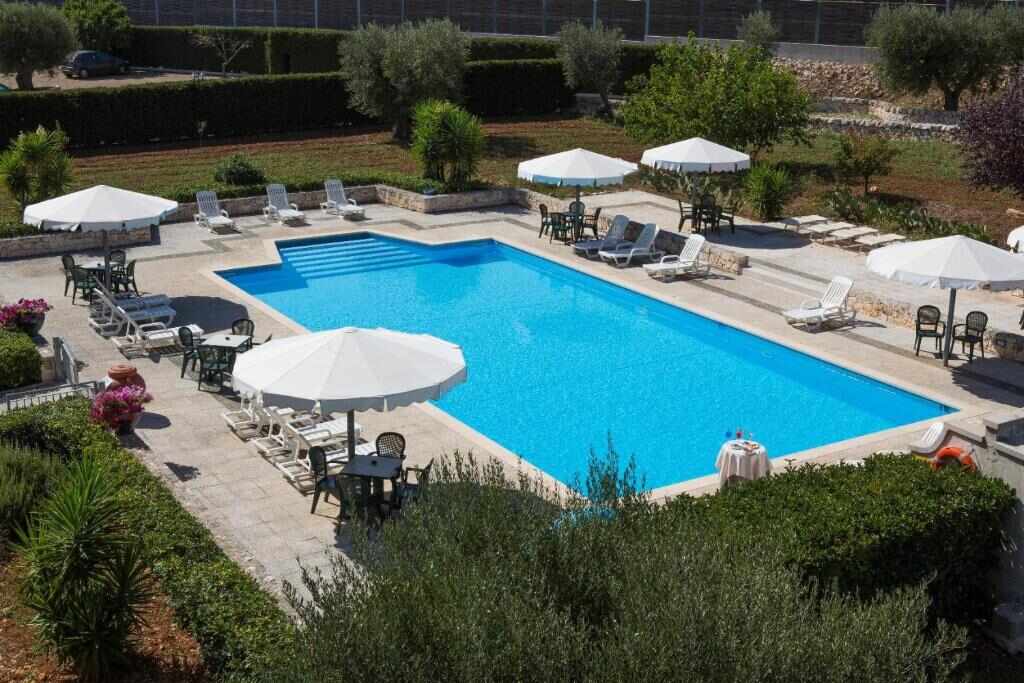 Piscina all'aperto dell'Hotel Ramapendula