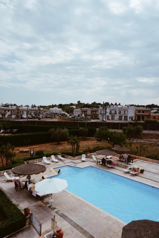 Area piscina e giardino dell'Hotel Ramapendula