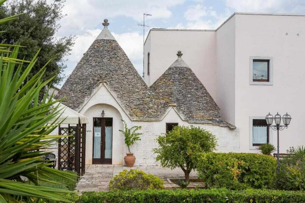 Trulli e giardino - Hotel Ramapendula, Alberobello
